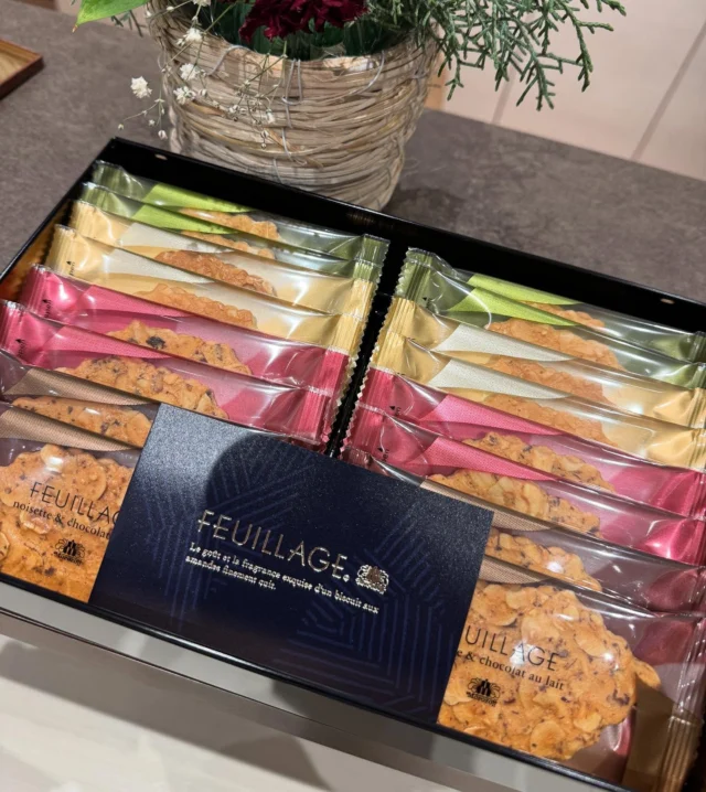 いつもご覧いただきありがとうございます🌤️

先日、患者様からお土産を頂きました🍪
スタッフで美味しくいただきました🙏🏼
ありがとうございます🥹♡

来月にお得にご購入できるバレンタインセットを
販売予定です🦷🪥🍫
楽しみにお待ちください💭

꧁ෆ————————————————————ෆ꧂
医療法人Mirai クラッセ歯科・矯正歯科
　 　 　 　 　 ルセラ歯科・矯正歯科 堺
 
診療時間
平日　10:00〜13:00 / 14:30〜19:00
土日　10:00〜13:00 / 14:00〜18:00
 
休診日
水曜日・祝日
 
꧁ෆ————————————————————ෆ꧂

#ららぽーと堺 #歯科医院 #歯医者さん #歯科衛生士 #歯科医師 #歯科助手 #マウスピース矯正 #インビザライン #矯正 #小児矯正 #こども矯正